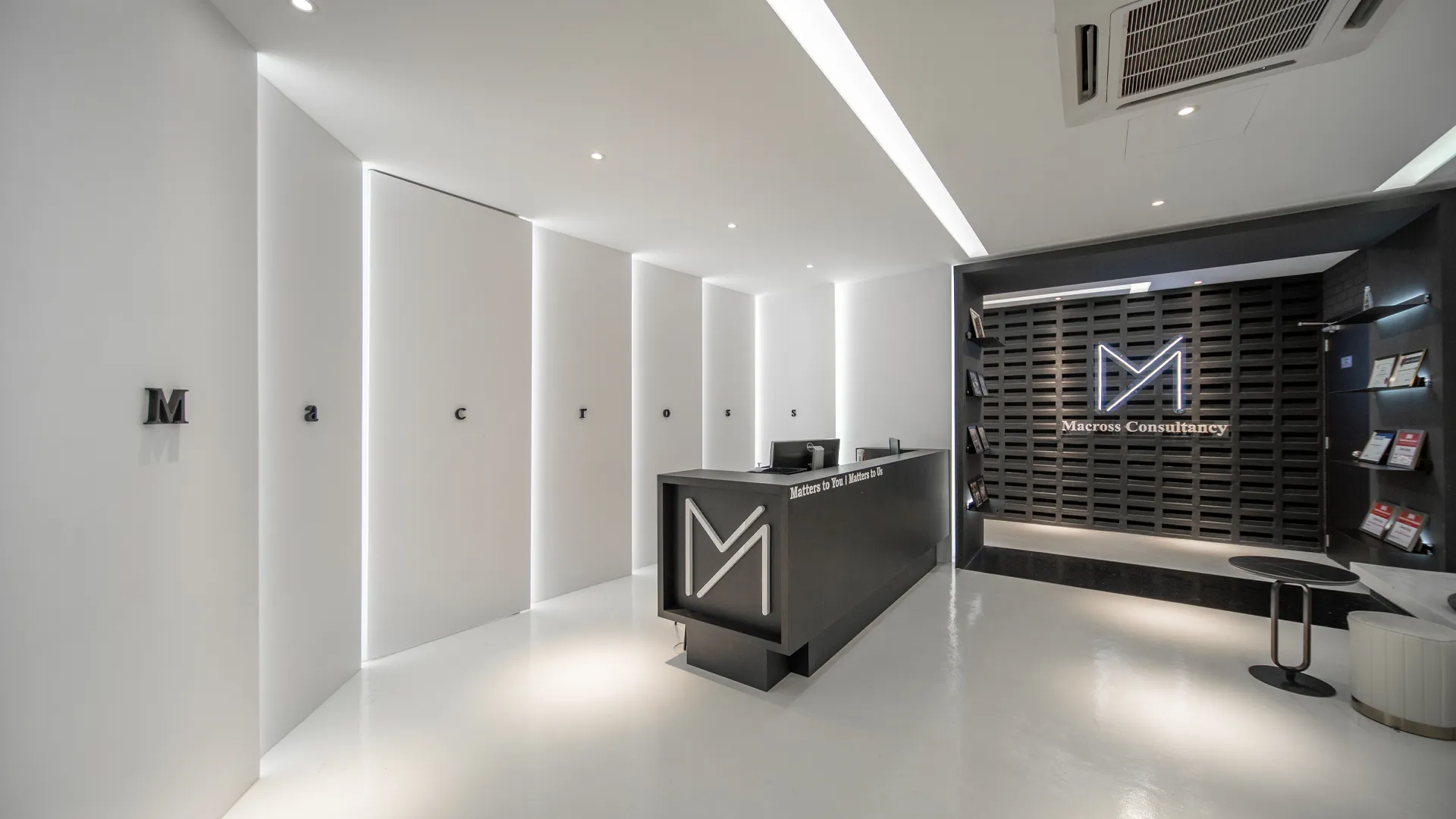 Macross Consultancy - Front Office